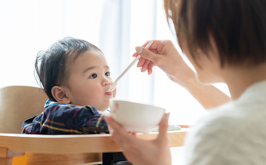 子どもの虫歯は、大人が原因？